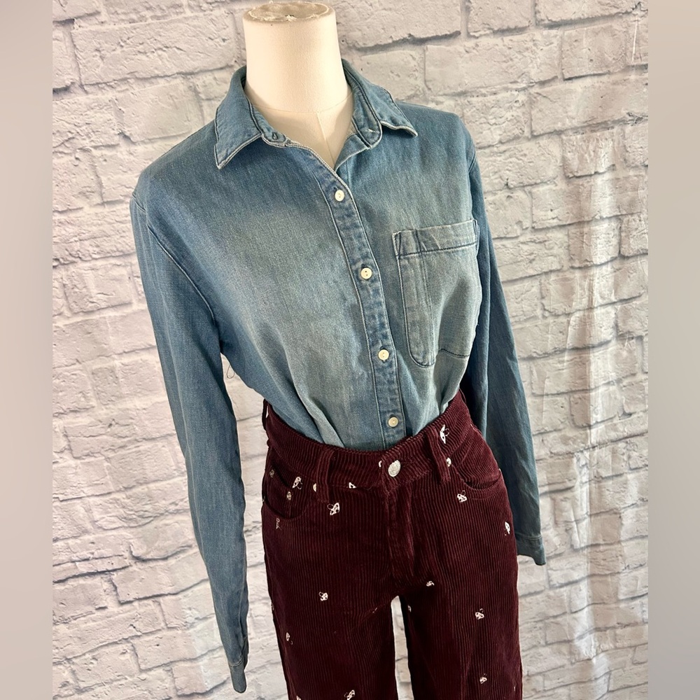 Universal Thread Denim Jean Shirt Chambray Button Fall Cotton Long Sleeve Casual